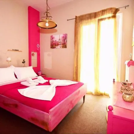 Motel Golden Trip - Motel With Automated Check-In - On Central Square Of City Motel