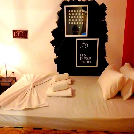 Motel Golden Trip - Motel With Automated Check-In - On Central Square Of City Markópoulon