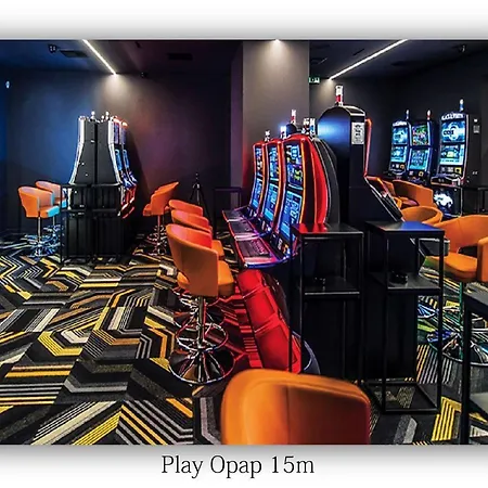 Motel Golden Trip - Motel With Automated Check-In - On Central Square Of City *